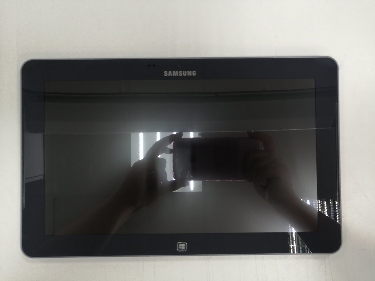 Планшет SAMSUNG XE500T1C Планшет SAMSUNG XE500T1C