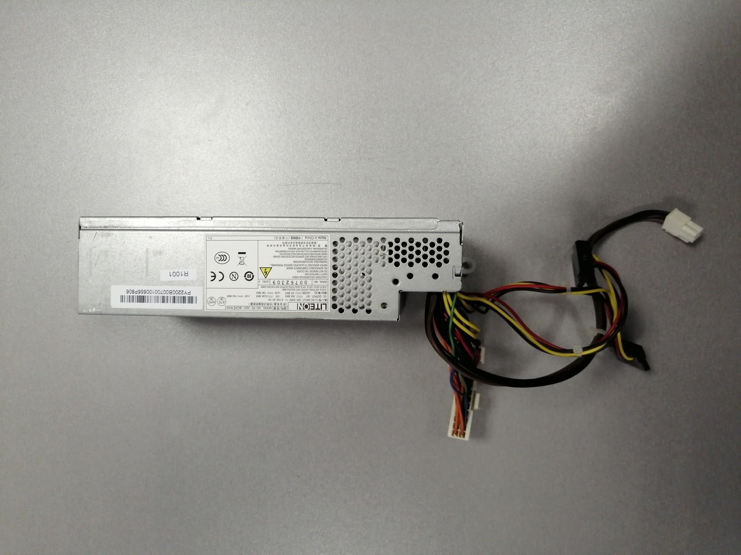 Блок питания LiteON PE-5221-08 220W Блок питания LiteON PE-5221-08 220W