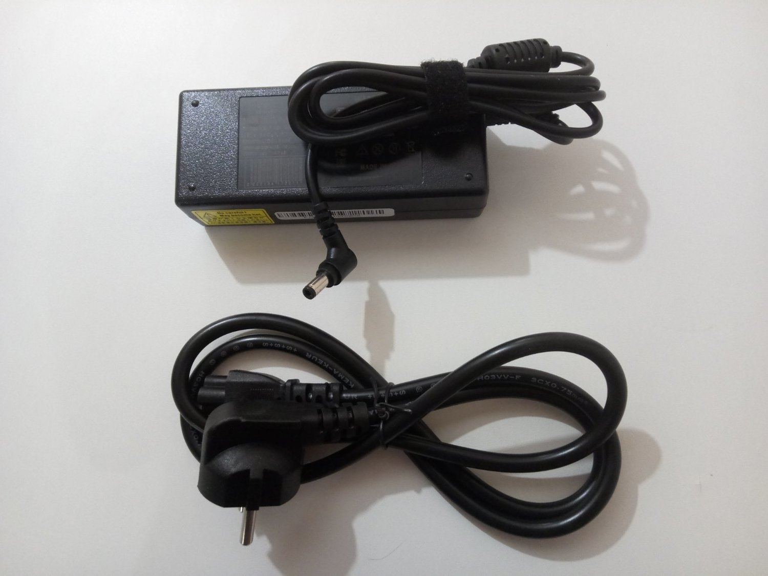 Блок питания ASX для ноутбука Asus, Acer, HP, Fujitsu-Siemens, Toshiba, Lenovo 19V-4.74A (5.5*2.5) Блок питания ASX для ноутбука Asus, Acer, HP, Fujitsu-Siemens, Toshiba, Lenovo 19V-4.74A (5.5*2.5)